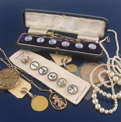 Appraisal: A set of six Guinness buttons four stick pins a