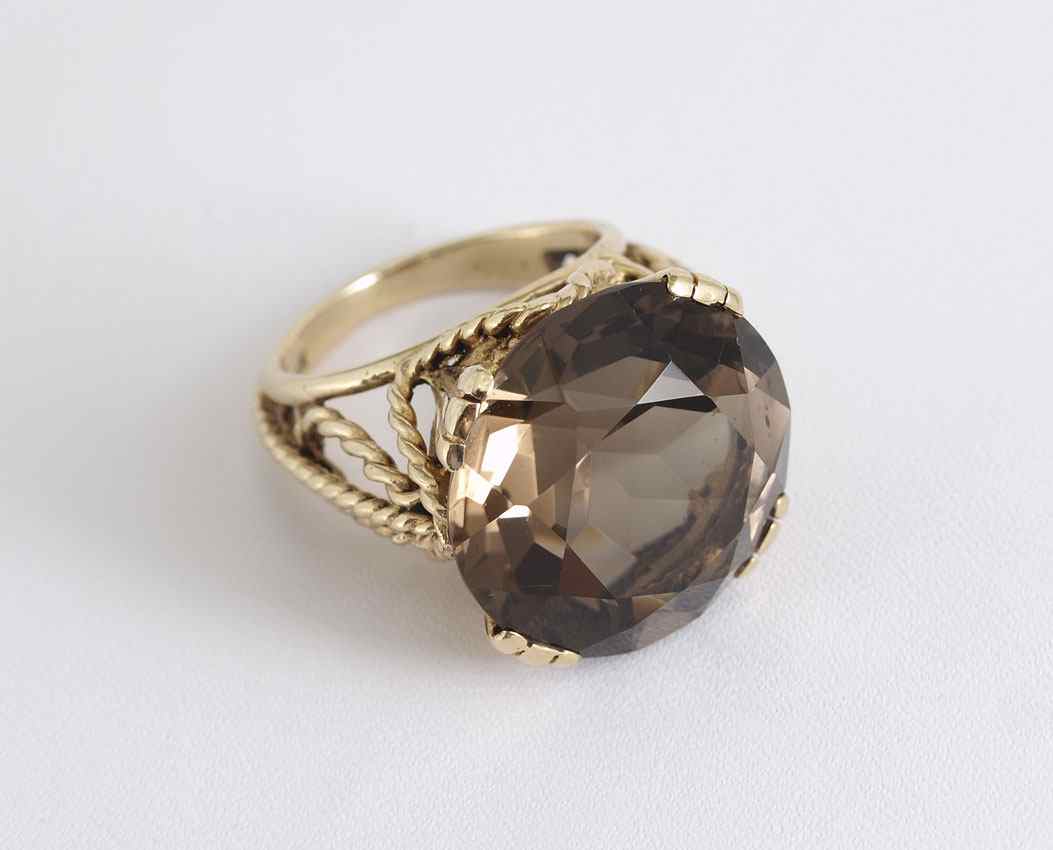 Appraisal: CT SMOKEY QUARTZ RING K yellow gold ring contains one