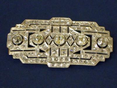 Appraisal: AN ART DECO DIAMOND BROOCH of shaped oblong form having