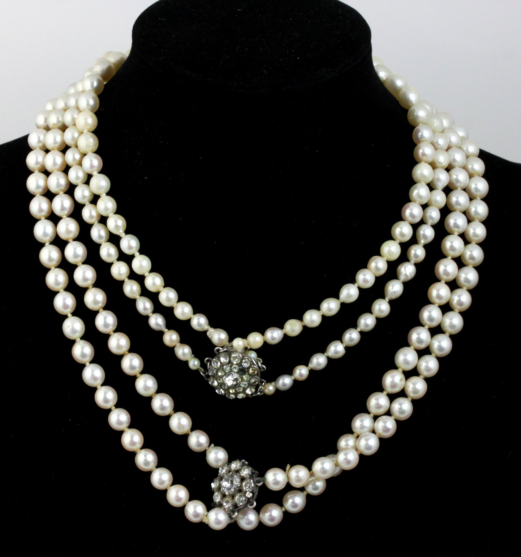 Appraisal: Two cultured pearl necklaces each of two graduated rows with