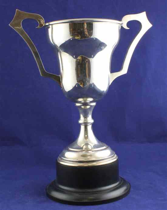 Appraisal: A George V silver two handled trophy cup of inverted