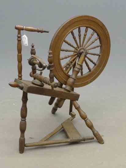 Appraisal: th c spinning wheel