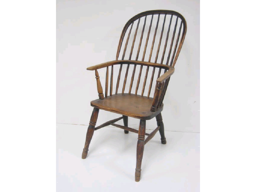 Appraisal: A th Century elm Windsor Chair curved back and turned