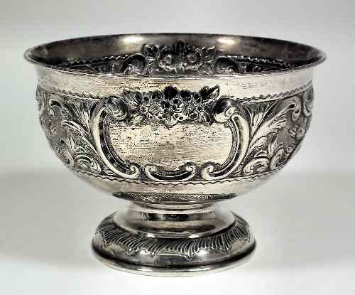 Appraisal: An Edward VII silver circular rose bowl embossed with a