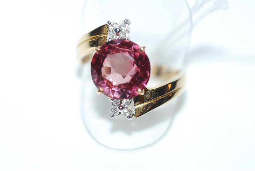 Appraisal: A PINK CT SPINEL AND DIAMOND DRESS RING IN CT