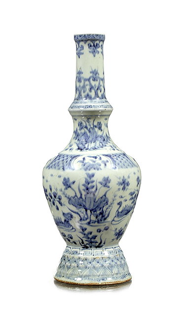 Appraisal: A Chinese underglaze blue and white porcelain ritual vesselYuan Mingthe