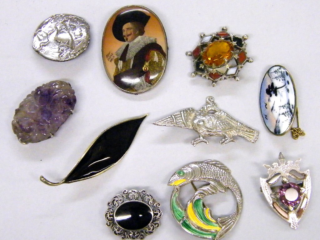 Appraisal: Selection of silver mounted brooches