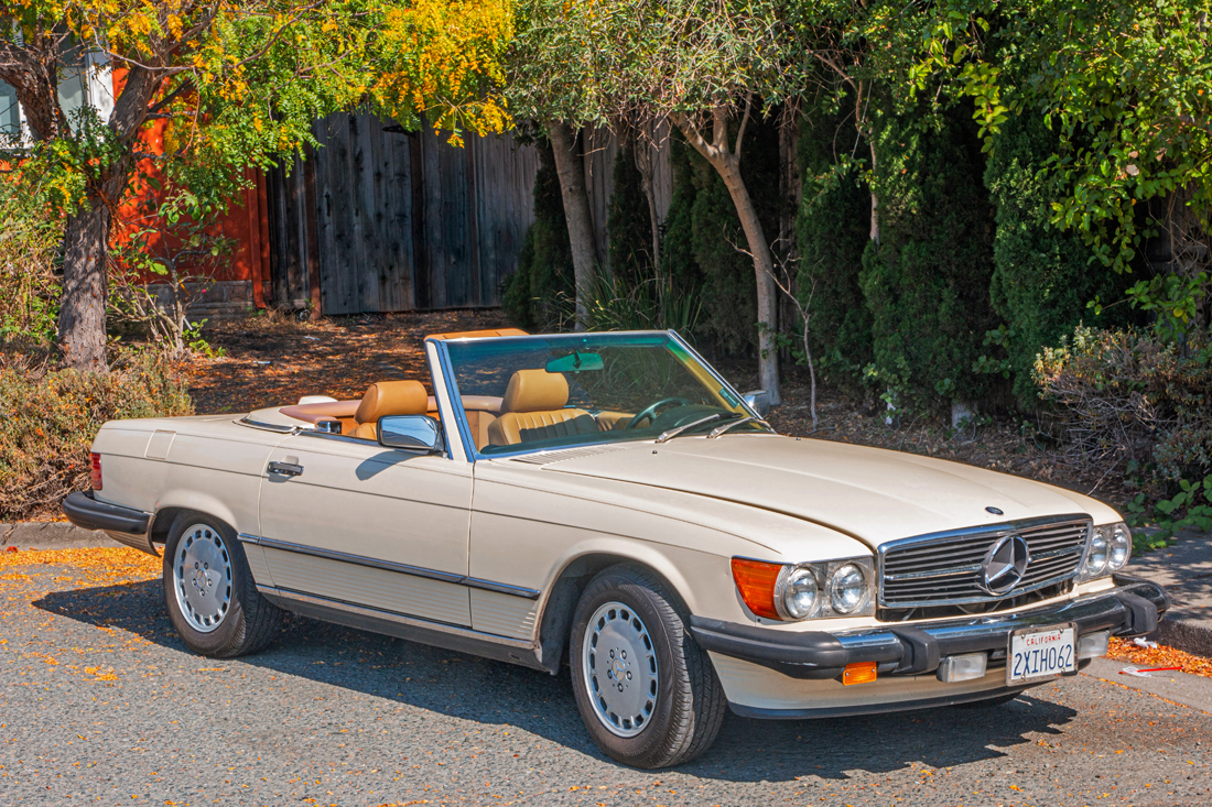 Appraisal: A MERCEDES BENZ SL CONVERTIBLE R A Mercedes Benz SL