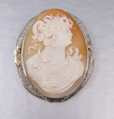 Appraisal: K GOLD CAMEO FILIGREE PIN K white gold filigree frame