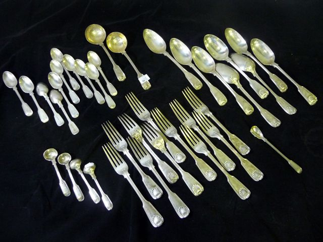 Appraisal: A part suited of old English Shell sterling silver cutlery