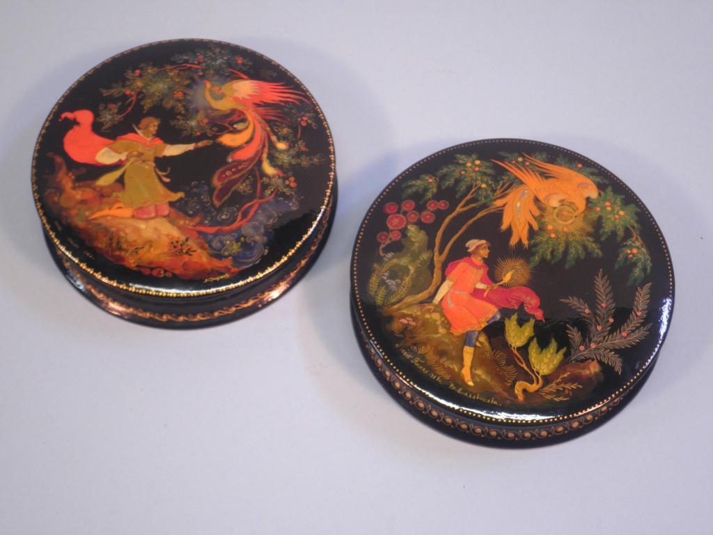 Appraisal: A pair of Russian papier mache circular boxes and covers