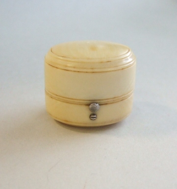 Appraisal: A Victorian oval ivory ring box with a hinged lid