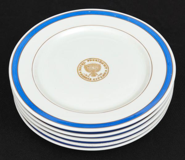 Appraisal: KANSAS CITY'S PRESIDENT HOTEL DINNER PLATESThe five dinner plates with