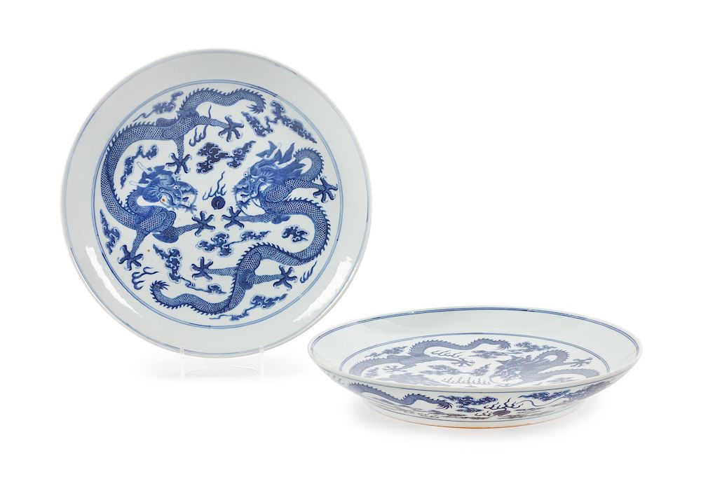 Appraisal: A Pair of Blue and White Porcelain 'Dragon' Plates Diam