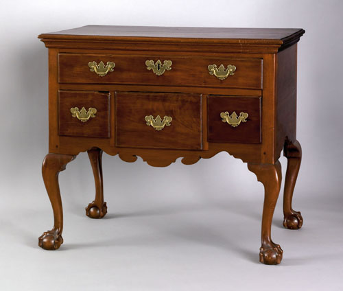 Appraisal: Delaware Valley Chippendale walnut dressing table ca the rectangular top