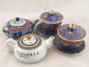 Appraisal: A mixed lot of Chinese ceramics comprising two tea pots