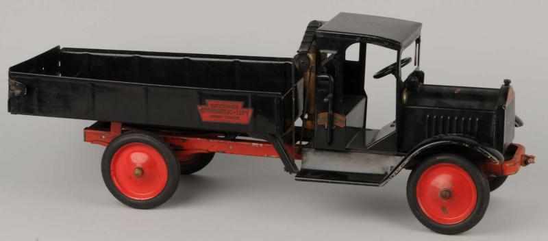 Appraisal: Pressed Steel Keystone Hydraulic Dump Truck Toy Description All original