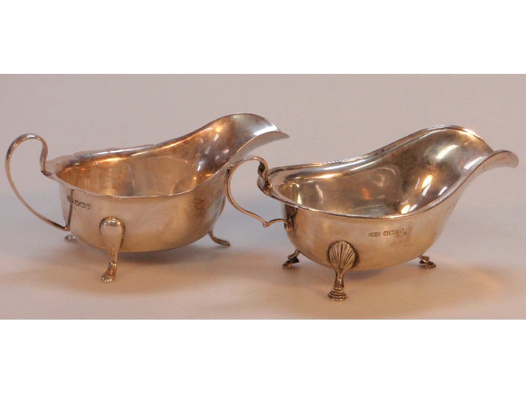 Appraisal: A late George V silver sauceboat with reeded rim scroll