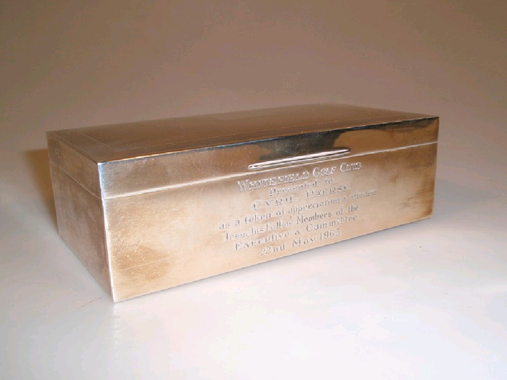 Appraisal: A modern silver cigarette box with engine turning engraved with