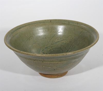 Appraisal: A stoneware bowl by Jim Malone incised to the interior