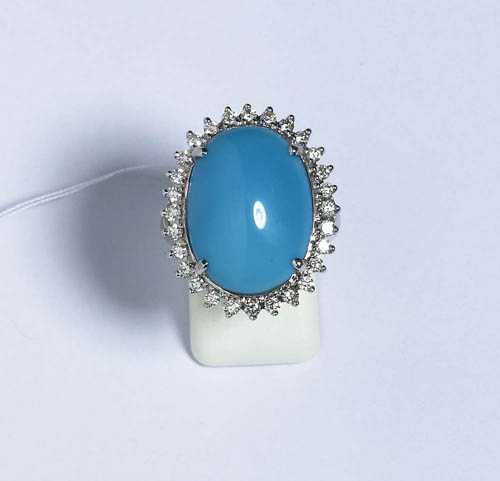 Appraisal: TURQUOISE AND BRILLIANT-CUT DIAMOND RING White gold Attractive ring the