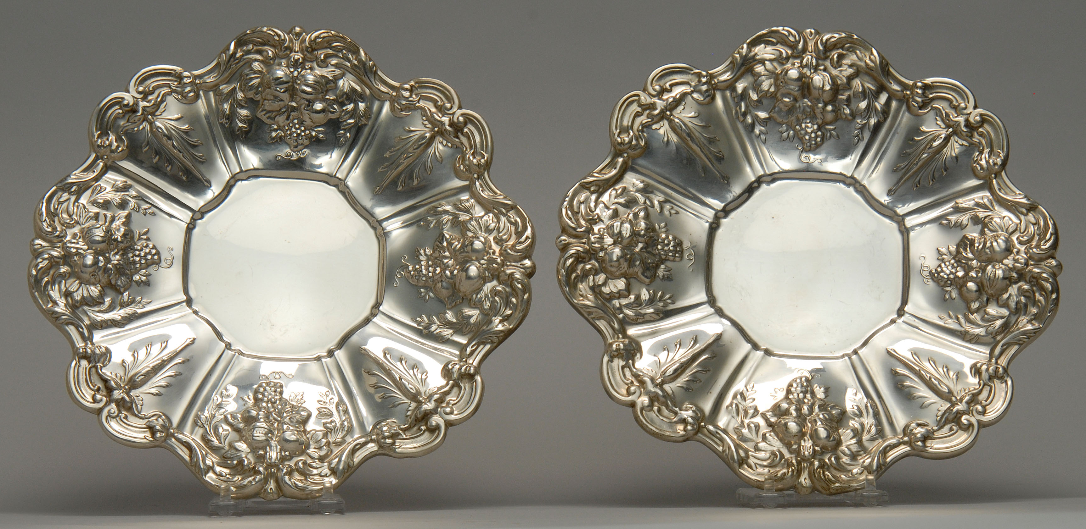 Appraisal: TWO REED BARTON STERLING SILVER DISHES Taunton Massachusetts th CenturyIn