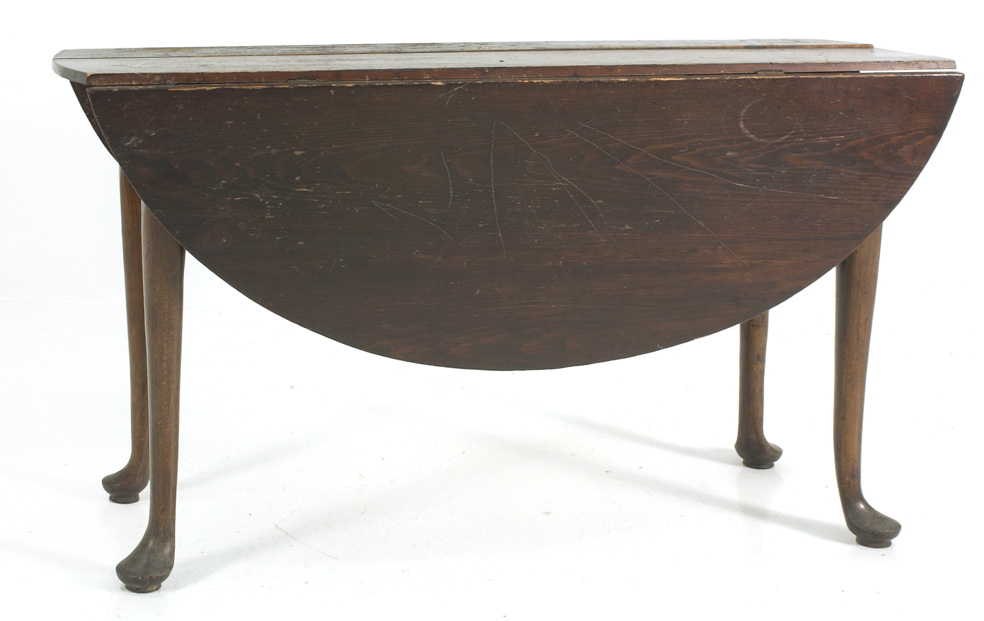 Appraisal: ANTIQUE AMERICAN QUEEN ANNE DROP-LEAF TABLE th CenturyWith cabriole legs