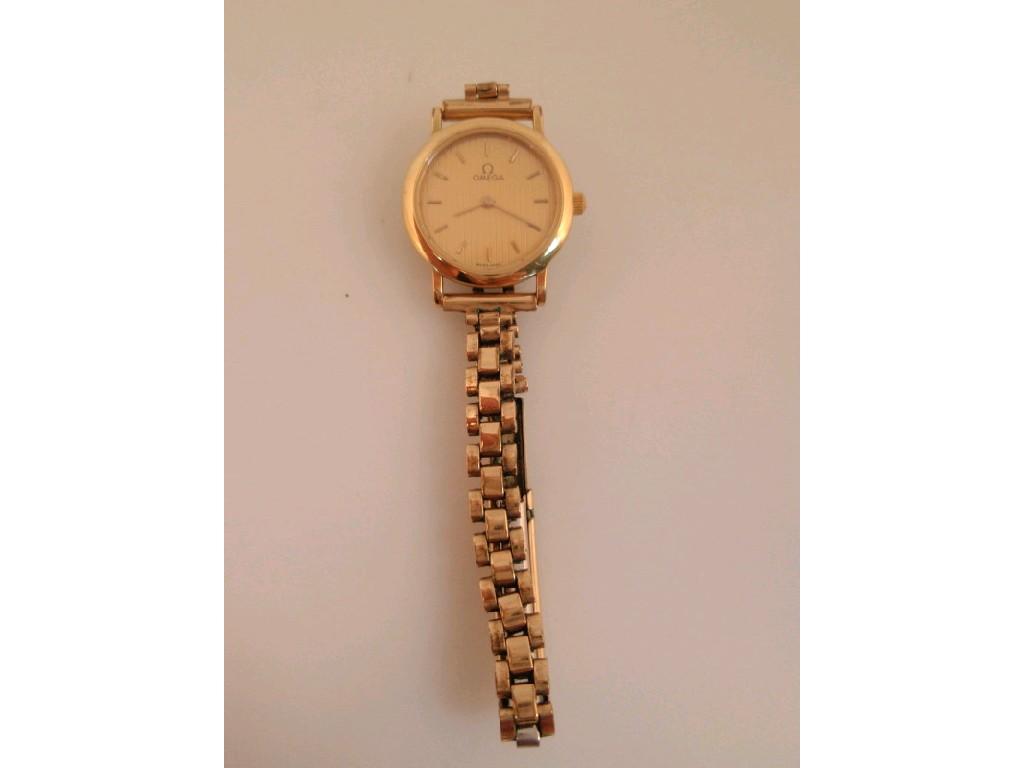 Appraisal: A ladies gold plated Omega de Ville quartz wristwatch on