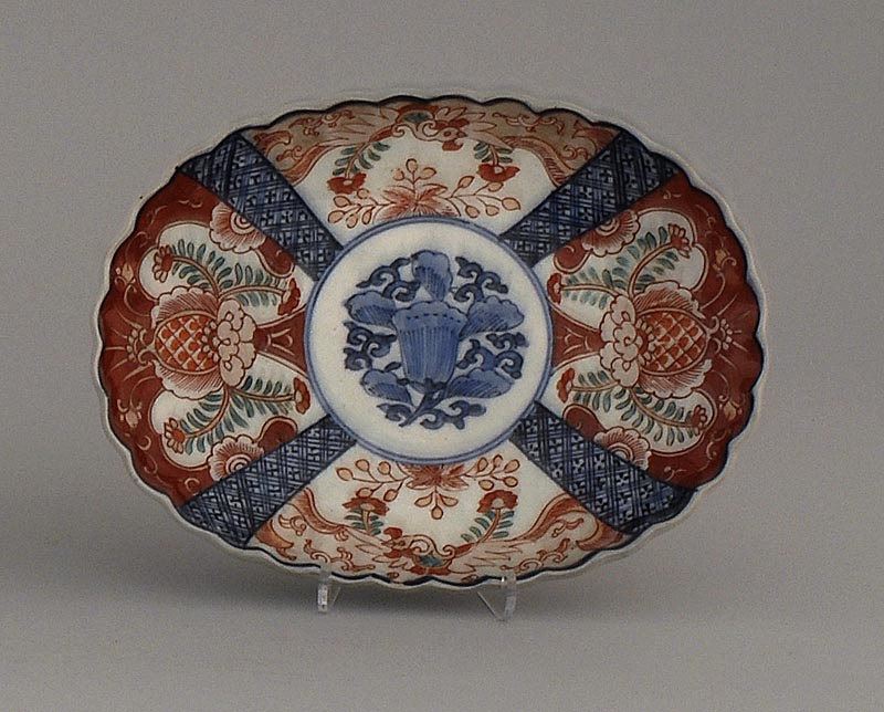 Appraisal: IMARI PORCELAIN DISH Meiji PeriodIn oval form with passionflower design