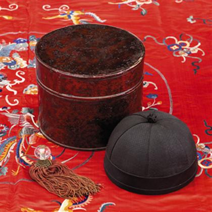 Appraisal: Chinese gold lacquer hat box black silk band skull cap