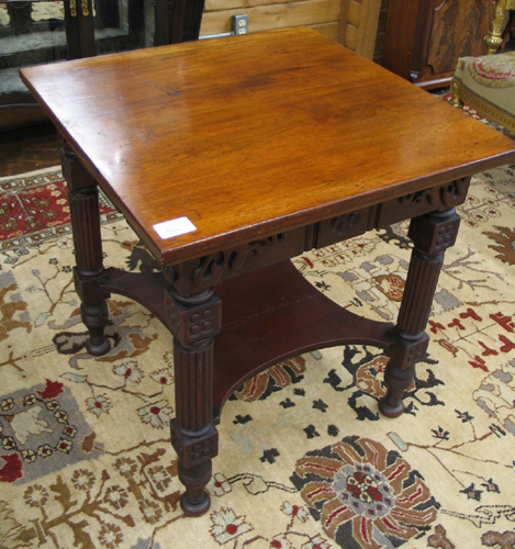 Appraisal: A VICTORIAN MAHOGANY LAMP TABLE American last quarter of the