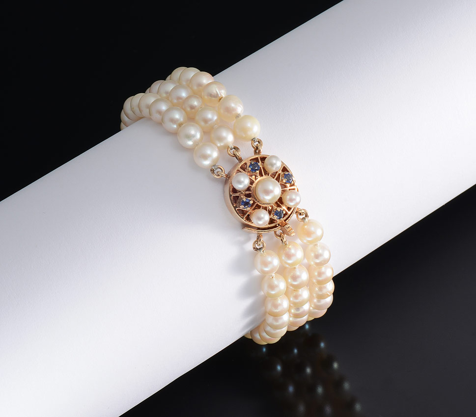 Appraisal: MM CULTURED PEARL BRACELET '' in length strands of mm