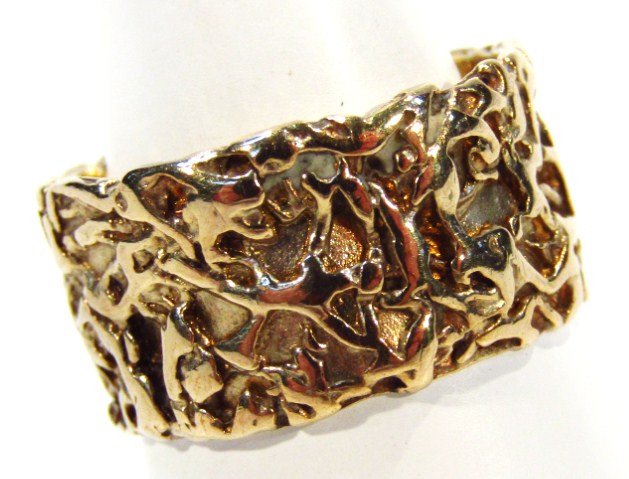 Appraisal: A textured band yellow metal marked size O-P g