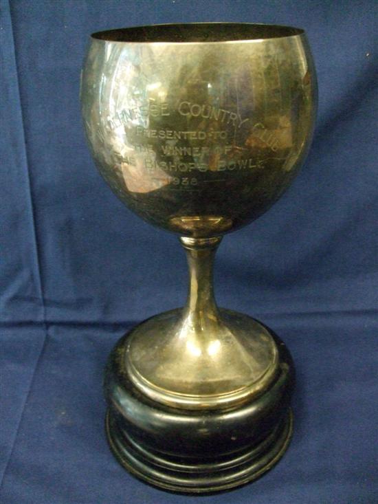 Appraisal: George VI silver trophy cup with inscription Sheffield oz h