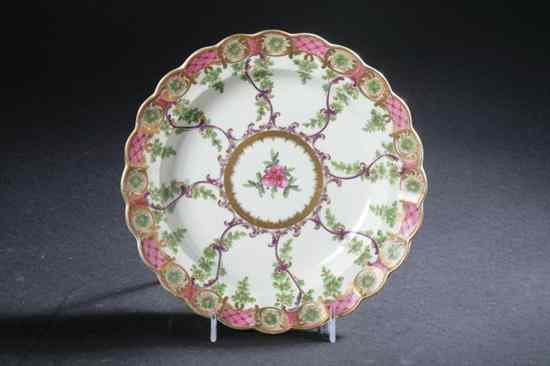 Appraisal: WORCESTER PORCELAIN DISH First Period Circa With hand-painted polychrome decoration