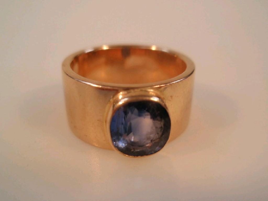 Appraisal: A pale blue sapphire ring of mm x mm set