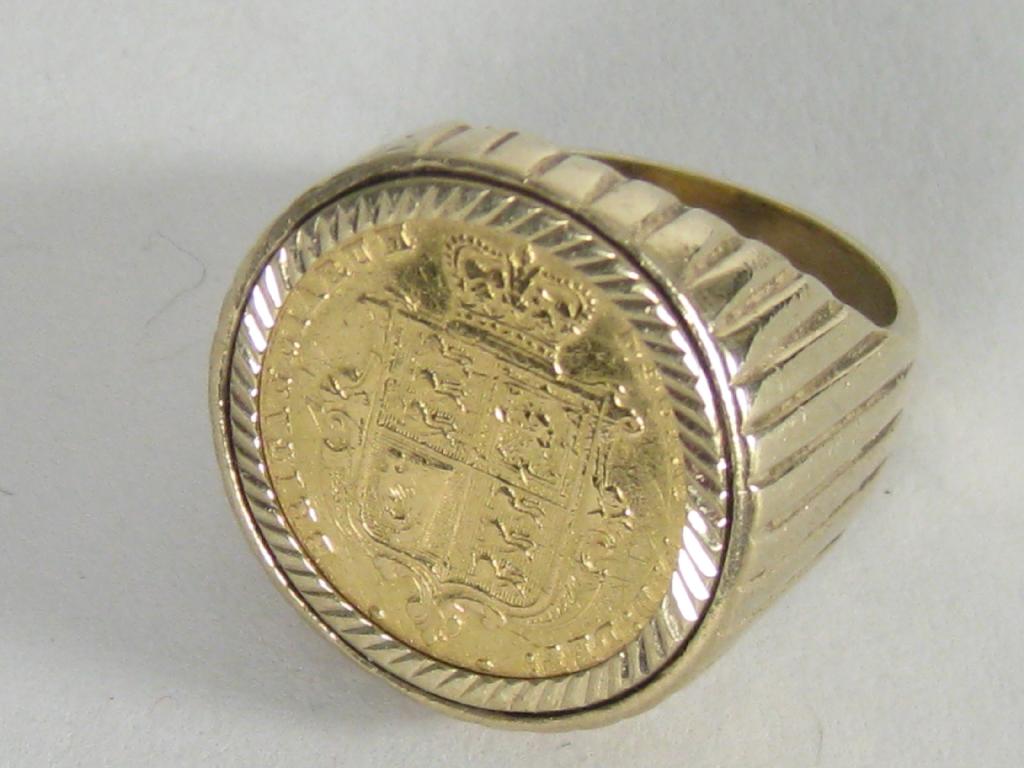 Appraisal: A Victorian half sovereign Ring in ct gold mount