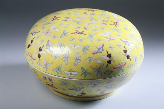 Appraisal: CHINESE FAMILLE JAUNE PORCELAIN BOX AND COVER Guangxu six-character iron