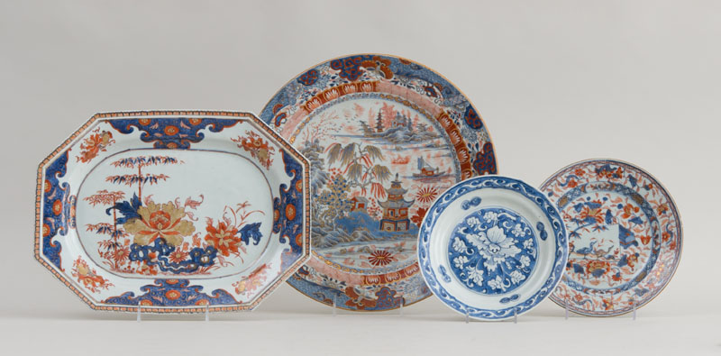 Appraisal: THREE CHINESE EXPORT PORCELAIN IMARI ARTICLES AND A BLUE AND