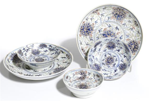 Appraisal: THREE SMALL DISHES and TWO SMALL PLATES China Guangxu period