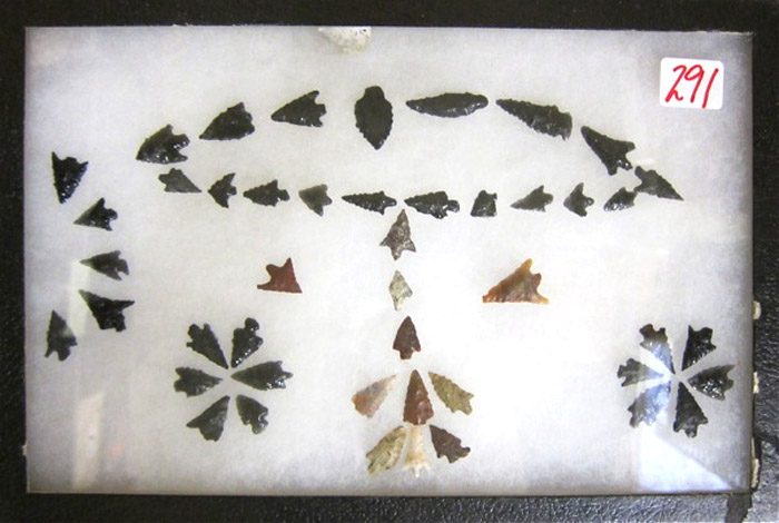 Appraisal: COLLECTION OF APPROXIMATELY BIRD POINTS knapped mostly from obsidian quartz