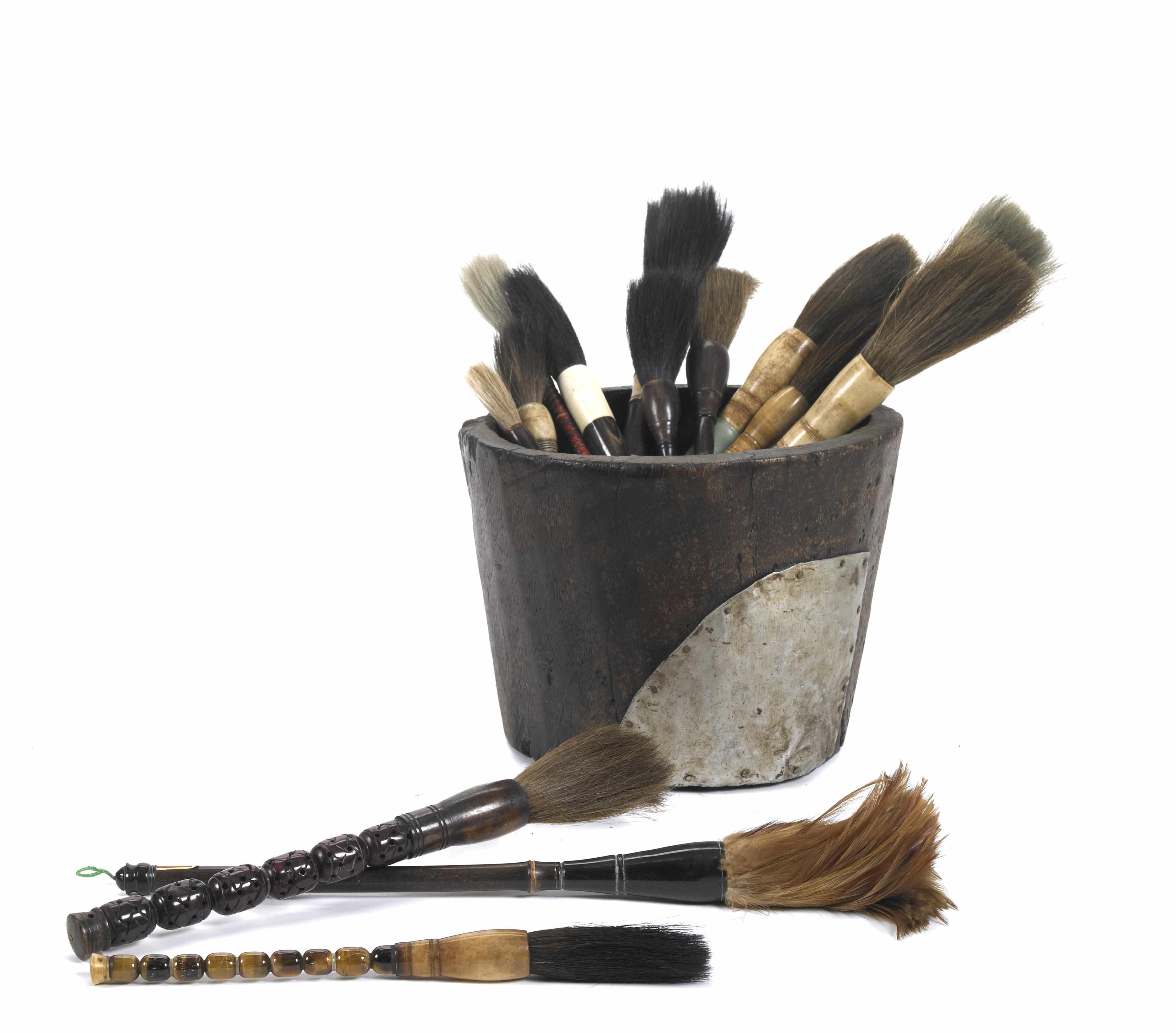 Appraisal: A group of seventeen brushes Comprising various turned wood and