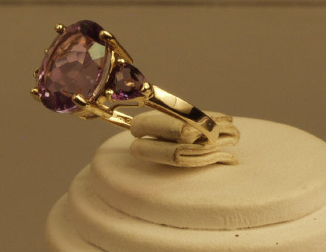 Appraisal: Ladies karat yellow gold ring set with three amethyst weighing