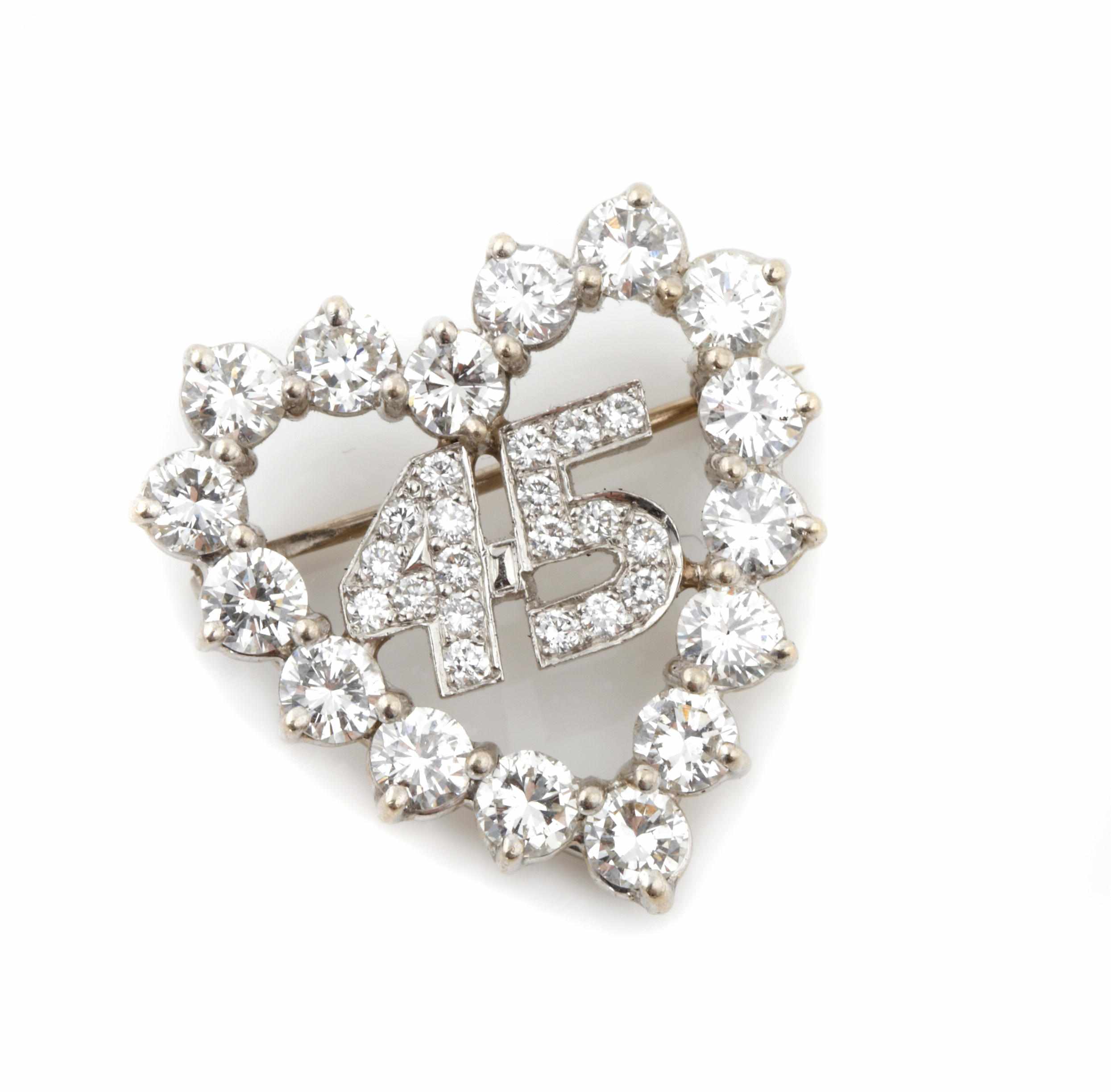 Appraisal: A diamond heart brooch estimated total diamond weight cts mounted