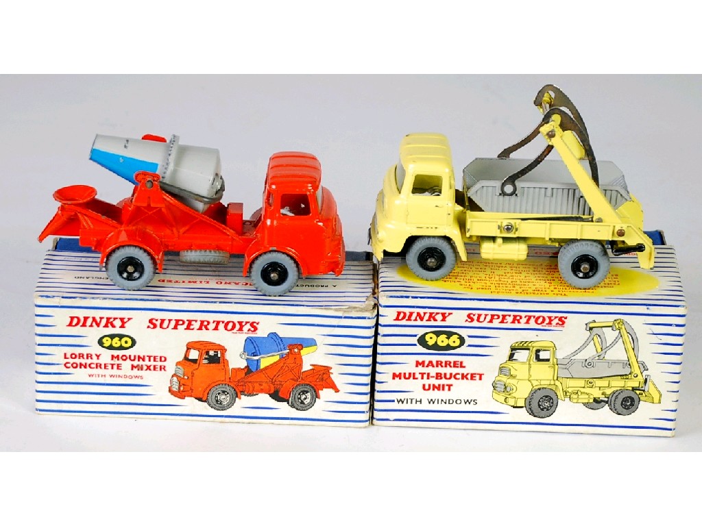 Appraisal: DINKY SUPERTOYS BOXED 'LORRY MOUNTED CONCRETE MIXER' model No mior