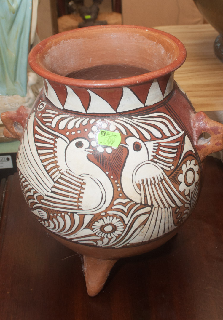 Appraisal: Central American style clay pot