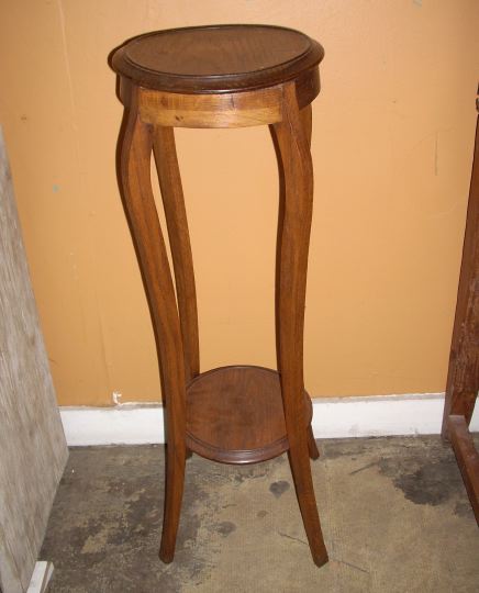 Appraisal: Edwardian Oak Plant Stand ca the circular top with molded