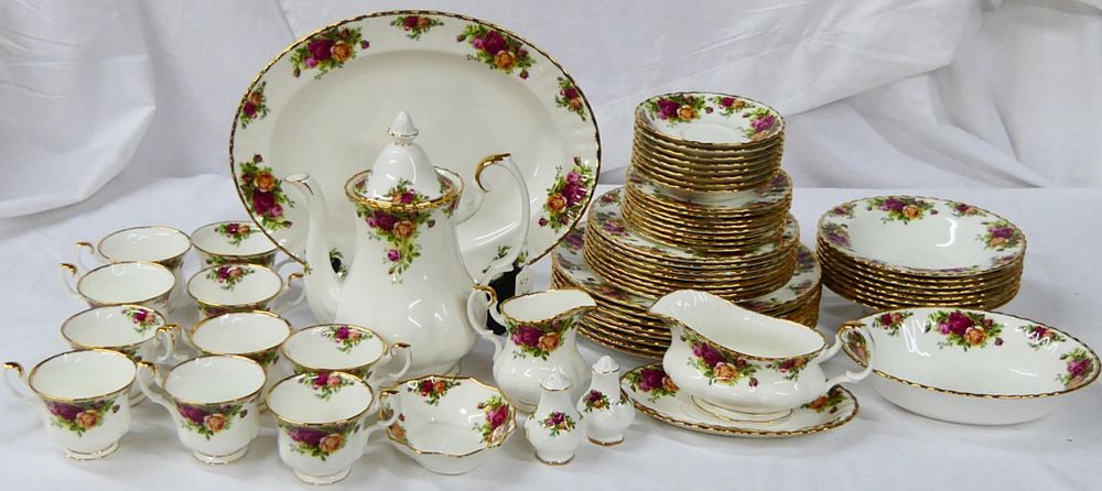 Appraisal: LARGE PIECE ROYAL ALBERT DINER SET Complete service for plus