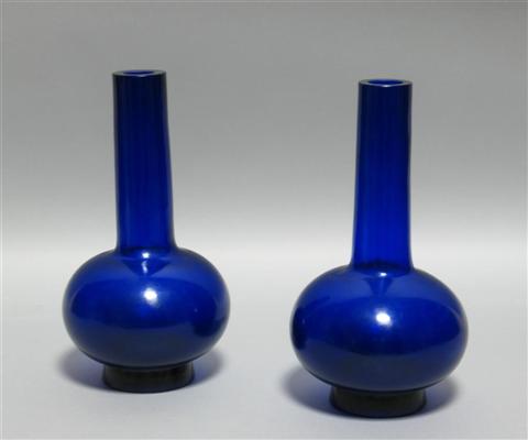 Appraisal: PAIR CHINESE PEKING GLASS COBALT BLUE STICK NECK VASES Probably