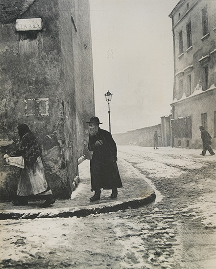 Appraisal: VISHNIAC ROMAN - The Street of Isaac Cracow Silver print